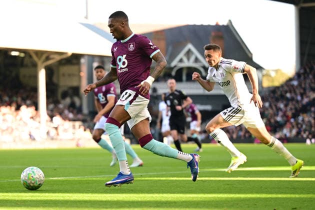Fulham v Burnley, Premier League Burnley forward Jaidon Anthony (11) sprints forward with the ball during the Premier League match between Fulham and Burnley at Craven Cottage, London, UK on 21 March 2026. London Craven Cottage Greater London UK Editorial use only DataCo restrictions apply See www.football-dataco.com , Copyright: xDennisxGoodwinx PSI-23930-0024