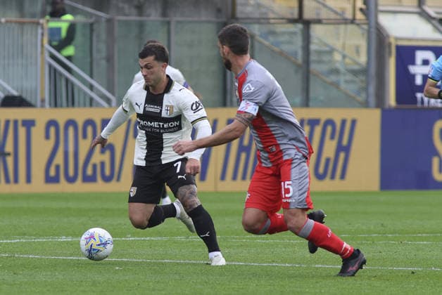 CALCIO - Serie A - Parma Calcio vs US Cremonese Gabriel Strefezza of Parma AC competes for the ball with Matteo Bianchetti of US Cremonese during Parma Calcio vs US Cremonese, 30Â° Serie A Enilive 2025-26 game at Ennio Tardini stadium in Parma (PR), Italy, on March 21, 2026. Parma Italy  Copyright: xIPAxSport ABACAx