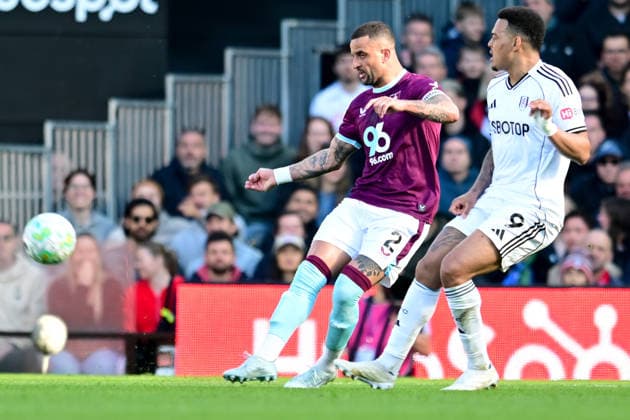 Fulham v Burnley, Premier League Burnley defender Kyle Walker (2) looks to release the ball under pressure from Fulham striker Rodrigo Muniz (9) during the Premier League match between Fulham and Burnley at Craven Cottage, London, UK on 21 March 2026. London Craven Cottage Greater London UK Editorial use only DataCo restrictions apply See www.football-dataco.com , Copyright: xDennisxGoodwinx PSI-23930-0030