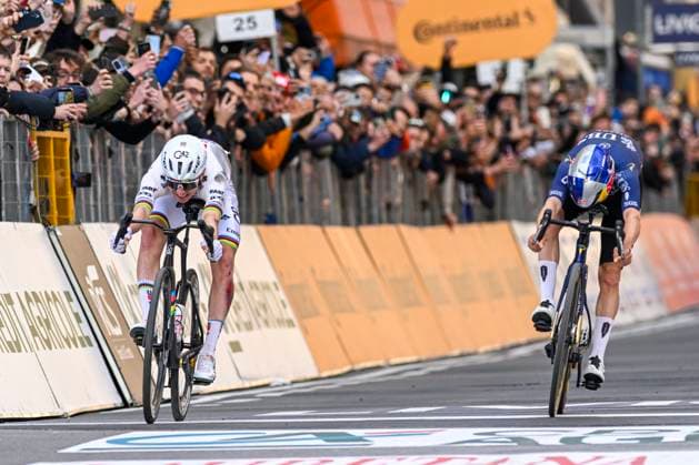 Milan Sanremo 2026 Cycling Race SANREMO, ITALY - MARCH 21 : Pogacar Tadej (SLO) of UAE Team Emirates - XRG and Pidcock Thomas (GBR) of Pinarello - Q36.5 Pro Cycling Team in the final sprint during the 117th edition of Milan Sanremo an UCI World Tour 1.UWT one day cycling road race for Men Elite of 298 km with start in Pavia and finish in Sanremo on March 21, 2026 in Sanremo, Italy, 21 03 2026 ( Motordriver Guy De Vuyst - Sanremo Italy  Copyright: xNicoxVereeckenx