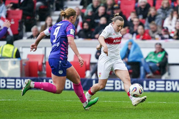 Daphina Redzepi VfB Stuttgart, 07 on the ball in front of goalkeeper Johanna Maria Berg 1 FSV Mainz 05, 09 , GER, VfB Stuttgart vs 1 FSV Mainz 05, Soccer, Women, 2 Bundesliga, Matchday 20, Season 2025 2026, 21 03 2026, GER, VfB Stuttgart vs 1 FSV Mainz 05, Soccer, Women, 2 Bundesliga, Matchday 20, Season 2025 2026, 21 03 2026 Stuttgart Copyright: xEibner-Pressefoto ChristianxLangx EP_CLG