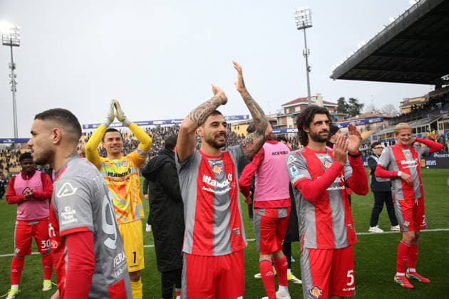 Cremonese™s final exultation during the Serie A soccer match between Parma and Cremonese at the Ennio Tardini Stadium in Parma - Saturday March 21, 2026. - Soccer .  Copyright: xGiannixSantandrea LaPressex