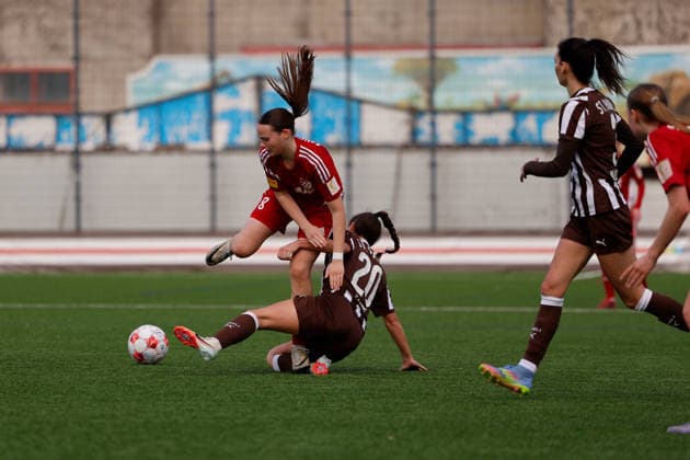 Soccer I Women I Season 2025 2026 I Regionalliga Nord I 15 Matchday I St Pauli SpVg Aurich I 21 03 2026 Milla Svehla 8, SpVg Aurich and Linnea Taube 20, FC St Pauli in a tough duel Heiligengeistfeld Feldstraße 1 Hamburg Germany Copyright: xLobeca CedricxSiefkerx
