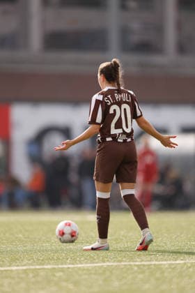 Soccer I Women I Season 2025 2026 I Regionalliga Nord I 15 Matchday I St Pauli SpVg Aurich I 21 03 2026 Linnea Taube 20, FC St Pauli searches for kick-off points Heiligengeistfeld Feldstraße 1 Hamburg Germany Copyright: xLobeca CedricxSiefkerx