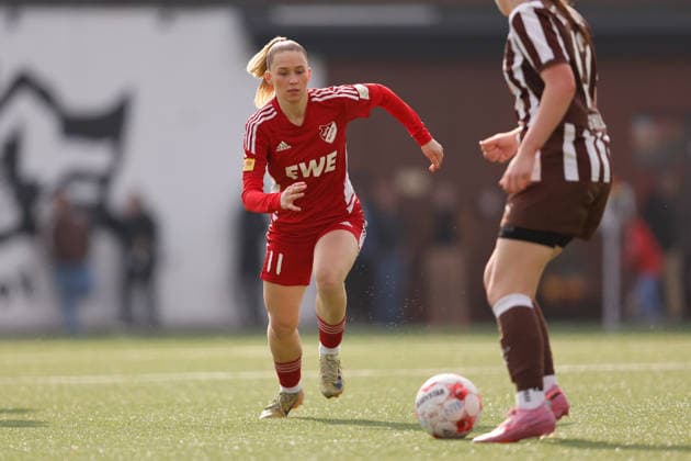 Soccer I Women I Season 2025 2026 I Regionalliga Nord I 15 Matchday I St Pauli SpVg Aurich I 21 03 2026 Alina Vogel 11, SpVg Aurich runs towards the ball Heiligengeistfeld Feldstraße 1 Hamburg Germany Copyright: xLobeca CedricxSiefkerx