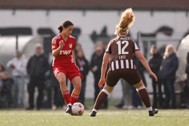 Soccer I Women I Season 2025 2026 I Regionalliga Nord I 15 Matchday I St Pauli SpVg Aurich I 21 03 2026 Marie Okoroh 24, SpVg Aurich passes the ball to her teammate Heiligengeistfeld Feldstraße 1 Hamburg Germany Copyright: xLobeca CedricxSiefkerx