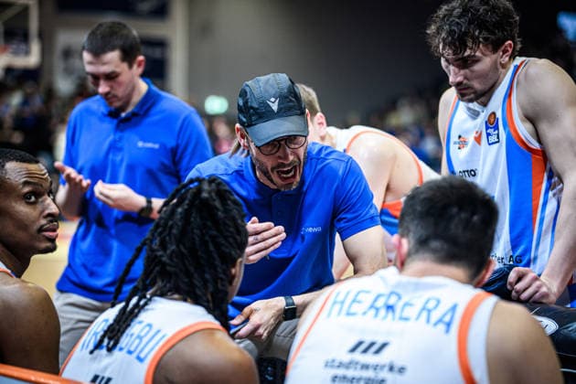 easycredit BBL Basketball Bundesliga 2025 2026 25 Matchday 21 03 2026 Science City Jena vs SYNTAINICS MBC Coach Björn Harmsen Jena Speech to the team Sparkassen Arena
