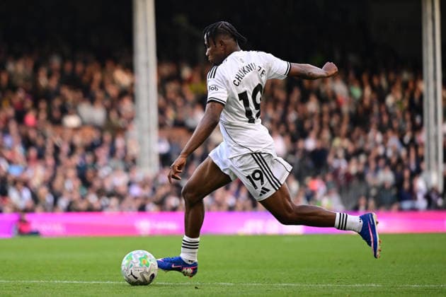 Fulham v Burnley, Premier League Fulham forward (on loan from AC Milan) Samuel Chukwueze (19) sprints forward with the ball during the Premier League match between Fulham and Burnley at Craven Cottage, London, UK on 21 March 2026. London Craven Cottage Greater London UK Editorial use only DataCo restrictions apply See www.football-dataco.com , Copyright: xDennisxGoodwinx PSI-23930-0053