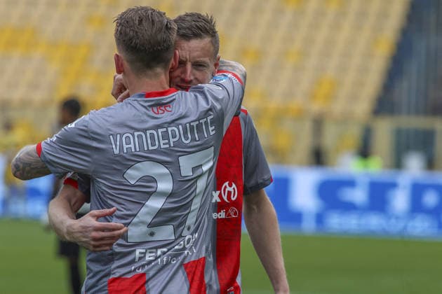 CALCIO - Serie A - Parma Calcio vs US Cremonese Jari Vandeputte of US Cremonese celebrates with Jamie Vardy of US Cremonese during Parma Calcio vs US Cremonese, 30Â° Serie A Enilive 2025-26 game at Ennio Tardini stadium in Parma (PR), Italy, on March 21, 2026. Parma Italy  Copyright: xIPAxSport ABACAx