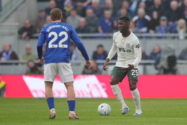 Everton v Chelsea, Premier League MoisÃ s Caicedo of Chelsea and Kiernan Dewsbury-Hall of Everton during the Premier League match between Everton and Chelsea at Hill Dickinson Stadium, Liverpool, UK on 21 March 2026. Liverpool Hill Dickinson Stadium Merseyside UK Editorial use only DataCo restrictions apply See www.football-dataco.com , Copyright: xAlunxRobertsx PSI-23944-0038