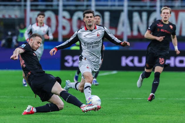 Christian Pulisic of AC Milan seen in action with Matteo Prati of Torino FC during Serie A 2025 26 football match between AC Milan and Torino FC at San Siro Stadium in Milan  Copyright: xFabrizioxCarabelli IPAxSportx xipa-agency.netx xx IPA_73244795 IPA_Agency_IPA73244795
