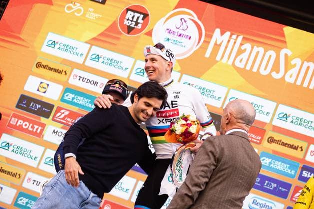 Milano Sanremo 2026 Tadej Pogacar stands in 1st place on the podium with Carlos Sainz at Via Roma in Sanremo, Italy, on March 21, 2026, during the Milano Sanremo 2026. Sanremo Italy  Copyright: xTommasoxBerardix originalFilename:berardi-milanosa260321_npfE4.jpg