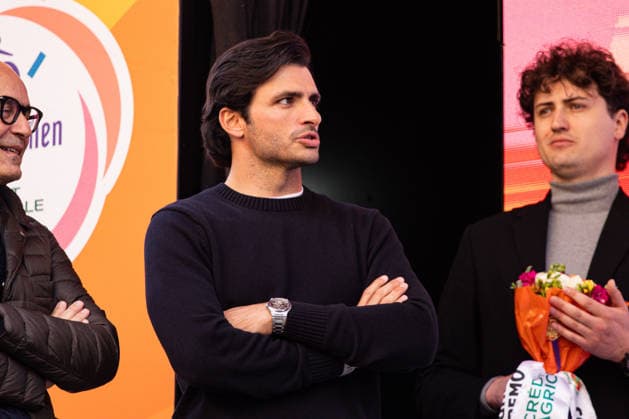 Milano Sanremo 2026 Carlos Sainz, professional Formula 1 driver, is seen during the prize ceremony at Via Roma in Sanremo, Italy, on March 21, 2026, during the Milano Sanremo 2026. Sanremo Italy  Copyright: xTommasoxBerardix originalFilename:berardi-milanosa260321_npUZH.jpg