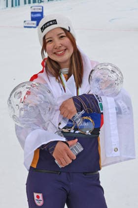 Gesamtweltcupsiegerin FIS Snowboard Alpine Woman, Tsubaki Miki (JPN) mit derf grossen Kugel, VISA FIS Snowboard Alpine Weltcup Winterberg 2026 (GER), Weltcup-Saison 2025 2026, Snowboard, Slalom, Parallelslalom, Winterberg Sauerland, 21.-22.03.2026, Renntag, 21.03.2026, Winterberg Deutschland *** Overall World Cup winner FIS Snowboard Alpine Woman, Tsubaki Miki JPN with the big ball, VISA FIS Snowboard Alpine World Cup Winterberg 2026 GER , World Cup season 2025 2026, snowboard, slalom, parallel slalom, Winterberg Sauerland, 21 22 03 2026, race day, 21 03 2026, Winterberg Germany