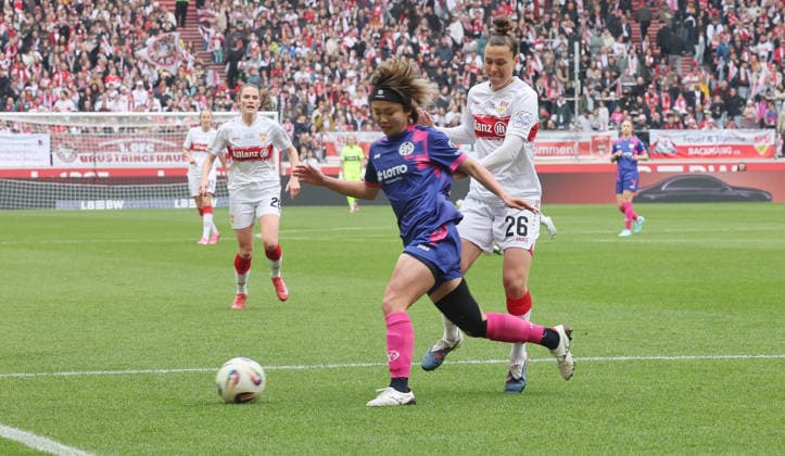 Stuttgart , Soccer Women 2 Bundesliga , VfB Stuttgart vs 1 FSV Mainz 05 , from left Suguri Hashitani Mainz Nicole Billa VfB