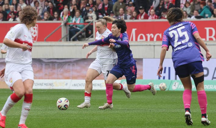 Stuttgart , Soccer Women 2 Bundesliga , VfB Stuttgart vs 1 FSV Mainz 05 , from left Leonie Schetter VfB Yurina Imai Mainz