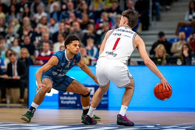 Scene with Kevin McClain 3 MLP Academics Heidelberg in blue jersey and Zachary Ensminger 1 BMA365 Bamberg Baskets in white jersey with ball easyCredit BBL MLP Academics Heidelberg - Bamberg Baskets Copyright: xSpeedshotx