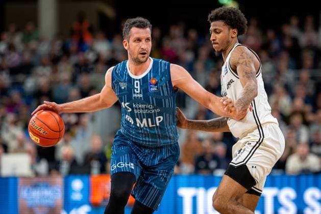 Scene with Demarcus Demonia 8 BMA365 Bamberg Baskets and Paul Zipser 9 MLP Academics Heidelberg in action easyCredit BBL MLP Academics Heidelberg - Bamberg Baskets Copyright: xSpeedshotx
