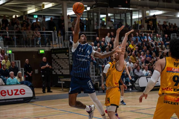 Dravon Mangum VfL SparkassenStars Bochum, 11 , Lucas Mayer Bozic Estriche Knights Kirchheim, 08 , GER, Bozic Estriche Knights Kirchheim vs VfL SparkassenStars Bochum, BARMER 2 Basketball Bundesliga, 28 Matchday, Season 2025 2026, 21 03 2026 GER, Bozic Estriche Knights Kirchheim vs VfL SparkassenStars Bochum, BARMER 2 Basketball Bundesliga, 28 Matchday, Season 2025 2026, 21 03 2026 Kirchheim unter Teck Copyright: xEibner-Pressefoto SilasxKunzx EP_SKZ