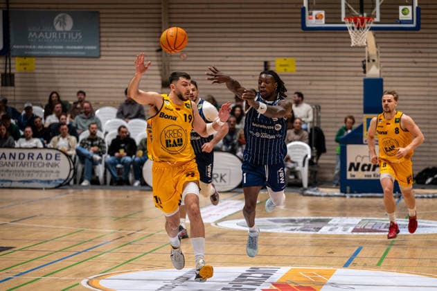 Aeneas Jung Bozic Estriche Knights Kirchheim, 19 , Antonio Deshon Williams VfL SparkassenStars Bochum, 01 , Lucas Mayer Bozic Estriche Knights Kirchheim, 08 , GER, Bozic Estriche Knights Kirchheim vs VfL SparkassenStars Bochum, BARMER 2 Basketball Bundesliga, 28 Matchday, Season 2025 2026, 21 03 2026 GER, Bozic Estriche Knights Kirchheim vs VfL SparkassenStars Bochum, BARMER 2 Basketball Bundesliga, 28 Matchday, Season 2025 2026, 21 03 2026 Kirchheim unter Teck Copyright: xEibner-Pressefoto SilasxKunzx EP_SKZ