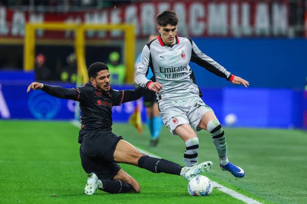 AC Milan vs Torino FC Serie A 2025 26 21 03 2026 Davide Bartesaghi of AC Milan competes for the ball with Saul Coco of Torino FC during Serie A 2025 26 football match between AC Milan and Torino FC at San Siro Stadium in Milan Copyright: xBEAUTIFULxSPORTS Carabellix
