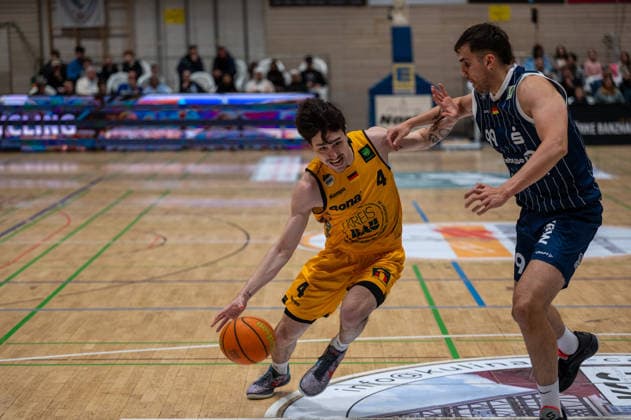 Gian Bahattin Aydinoglu Bozic Estriche Knights Kirchheim, 04 , Aitor Julen Pickett Lazo VfL SparkassenStars Bochum, 99 , GER, Bozic Estriche Knights Kirchheim vs VfL SparkassenStars Bochum, BARMER 2 Basketball Bundesliga, 28 Matchday, Season 2025 2026, 21 03 2026 GER, Bozic Estriche Knights Kirchheim vs VfL SparkassenStars Bochum, BARMER 2 Basketball Bundesliga, 28 Matchday, Season 2025 2026, 21 03 2026 Kirchheim unter Teck Copyright: xEibner-Pressefoto SilasxKunzx EP_SKZ