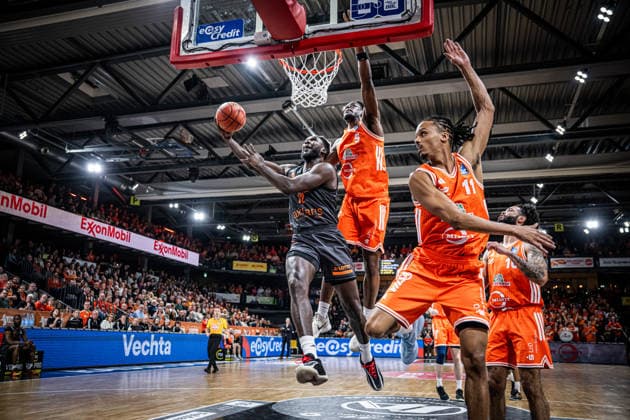 1 Basketball Bundesliga, easyCredit BBL, Season 2025 2026, Men, Main Round, 25 Matchday, 21 03 2026, RASTA Vechta NINERS Chemnitz Amadou Sow 12 NINERS Chemnitz at the basket Vechta RASTA Dome Lower Saxony Germany