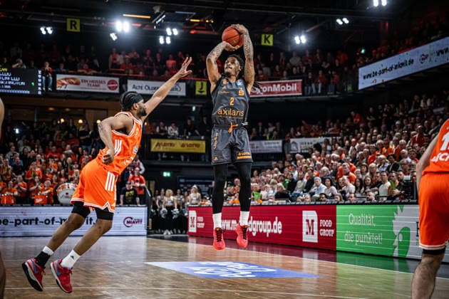1 Basketball Bundesliga, easyCredit BBL, Season 2025 2026, Men, Main Round, 25 Matchday, 21 03 2026, RASTA Vechta NINERS Chemnitz Nike Sibande 2 NINERS Chemnitz at Jumpshot Vechta RASTA Dome Lower Saxony Germany