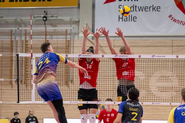 1 Volleyball Bundesliga Season 2025 2026 Cerebricks Volley Goats Mitteldeutschland vs SV Warnemünde Halle, Germany 21 March 2026 In the picture from left Clay Wieter Bitterfeld , Jan Philipp Krabel Warnemuende and Jan Wawrzyniak Warnemuende Halle Saale swh Arena Sachsen Anhalt Germany