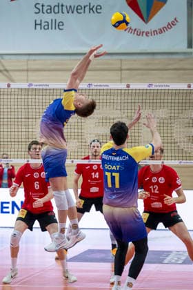 1 Volleyball Bundesliga Season 2025 2026 Cerebricks Volley Goats Mitteldeutschland vs SV Warnemünde Halle, Germany 21 March 2026 Pictured from left Bradley Merryweather Warnemuende , Paul Stommel Bitterfeld , Jan Philipp Krabel Warnemuende , Nick Breitenbach Bitterfeld and Joshua Glasbergen Warnemuende Halle Saale swh Arena Sachsen Anhalt Germany