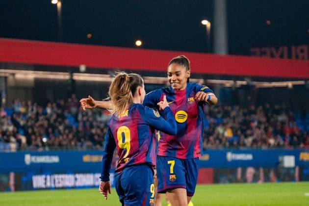 BARCELONA, SPAIN - MARCH 21: Salma Paralluelo (N7) & Claudia Pina (N9) celebrate during La Liga F Moeve match between FC Barcelona, Barca and Athletic Club de Bilbao at Estadio Johan Cruyff on march 21, 2026 in Barcelona, Spain Copyright: xAndresxLopezxSheridanxx xSPPx Sportspressphoto_SPR115346