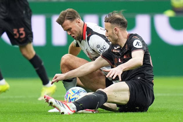 Torino™s Ardian Ismajli fights for the balll with AC Milan™s Niclas Fullkrug during the Serie A soccer match between Milan and Torino at the San Siro Stadium in Milan , north Italy - Saturday , March 21 , 2026. - Soccer .  Copyright: xSpada LaPressex