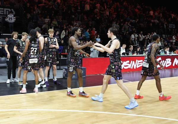 21 03 2026 Basketball Season 2025 2026 2 Bundesliga Pro A 28 Matchday Nuremberg Falcons Basketball Club NBC Uni Baskets Münster Sportfoto Zink DaMa xdaxmax Cheering Joy after the end of the game Team Team of Uni Baskets Münster is happy Joy clapping off