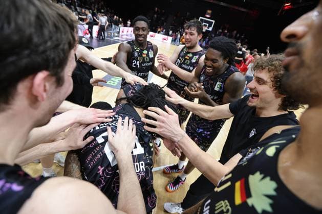 21 03 2026 Basketball Season 2025 2026 2 Bundesliga Pro A 28 Matchday Nuremberg Falcons Basketball Club NBC Uni Baskets Münster Sportfoto Zink DaMa xdaxmax Cheering Team Uni Baskets Münster team celebrates in the team circle Team circle
