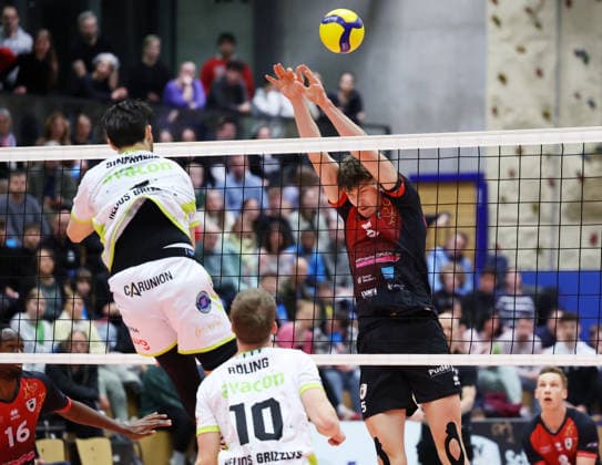 21 03 2026, Germany, Ludwigsburg Volleyball Barock Volleys MTV Ludwigsburg vs Helios Grizzyls Giesen , v l Miguel Sinfronio Giesen , Jan Huber LB
