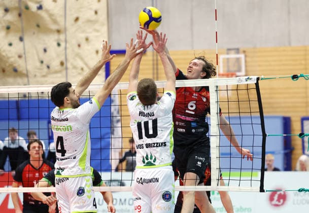 21 03 2026, Germany, Ludwigsburg Volleyball Barock Volleys MTV Ludwigsburg vs Helios Grizzyls Giesen , v l Miguel Sinfronio Giesen , Jan Röling Giesen , Ben Simon Bonin LB