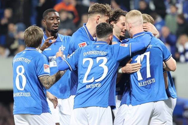 21 03 2026, xtvx, Fußball 2 Bundesliga, SV Darmstadt 98 FC Schalke 04 v l Goal scored, Tor zum 1 0 Fabian Nuernberger SV Darmstadt 98 Torjubel, Goal celebration, celebrate the goal, celebrates scoring DFL DFB REGULATIONS PROHIBIT ANY USE OF PHOTOGRAPHS as IMAGE SEQUENCES and or QUASI VIDEO Darmstadt