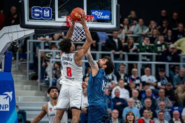 Game action with Marcel Keßen 15 MLP Academics Heidelberg and Ibrahim Watson Boye 2 BMA365 Bamberg Baskets , Demarcus Demonia 8 BMA365 Bamberg Baskets in the hall easyCredit BBL MLP Academics Heidelberg - Bamberg Baskets Copyright: xSpeedshotx