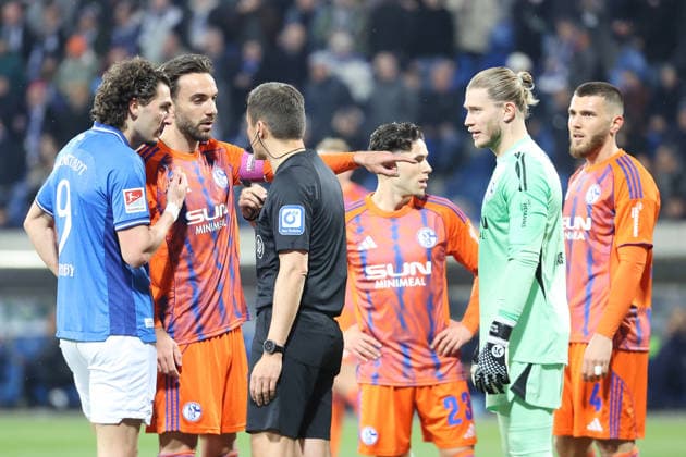 21 03 2026, xtvx, Soccer 2 Bundesliga, SV Darmstadt 98 FC Schalke 04 v l Fraser Hornby SV Darmstadt 98 Kenan Karaman FC Schalke 04 Referee Rafael Foltyn Soufiane El Faouzi FC Schalke 04 Loris Karius FC Schalke 04 Hasan Kurucay FC Schalke 04 DFL DFB REGULATIONS PROHIBIT ANY USE OF PHOTOGRAPHS as IMAGE SEQUENCES and or QUASI VIDEO Darmstadt