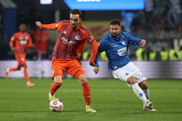 2025 03 21 xjfx Soccer 2 Bundesliga SV Darmstadt 98 FC Schalke 04 v l , Kenan Karaman FC Schalke 04 , Marco Richter SV Darmstadt 98 zweikampf, action, aktion, battles for the Ball DFL DFB REGULATIONS PROHIBIT ANY USE OF PHOTOGRAPHS as IMAGE SEQUENCES and or QUASI VIDEO Copyright: JoaquimxFerreira
