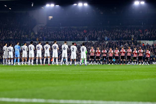 Leeds United v Brentford, Premier League Leeds United and Brentford players during a minutes applause before the Leeds United v Brentford Premier League match at Elland Road, Leeds, England on 21 March 2026 Credit: Ryan Crockett Every Second Media Editorial use only. All images are copyright Every Second Media Limited. No images may be reproduced without prior permission. All rights reserved. Premier League and Football League images are subject to licensing agreements with Football DataCo Limited. see https: www.football-dataco.com Copyright: xIMAGO EveryxSecondxMediax ESM-1868-0023 RyanxCrockettx xEveryxSecondxMediax