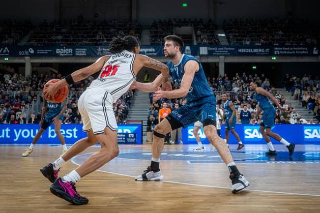 Scene with Mateo Seric 21 MLP Academics Heidelberg and Osun Osunniyi 12 MLP Academics Heidelberg in action on the court easyCredit BBL MLP Academics Heidelberg - Bamberg Baskets Copyright: xSpeedshotx