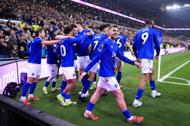 Fußball Premier League Everton gegen Chelsea 21. März 2026 Premier League Everton gegen Chelsea Kiernan Dewsbury Hall von Everton und Teamkollegen feiern ihr 2. Tor Foto Simon Stacpoole Abseits Liverpool UK  Copyright: xSimonxStacpoolexOffside