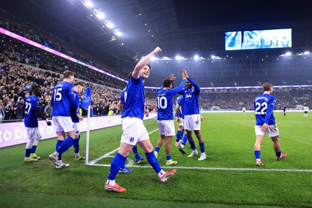 Fußball Premier League Everton gegen Chelsea 21. März 2026 Premier League Everton gegen Chelsea James Tarkowski von Everton jubelt Foto Simon Stacpoole Abseits Liverpool UK  Copyright: xSimonxStacpoolexOffside