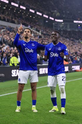 Fußball Premier League Everton gegen Chelsea 21. März 2026 Premier League Everton gegen Chelsea Iliman Ndiaye (Everton, l.) feiert mit Idrissa Gueye (Everton, r.) nach seinem 2. Tor Foto Simon Stacpoole Abseits Liverpool UK  Copyright: xSimonxStacpoolexOffside