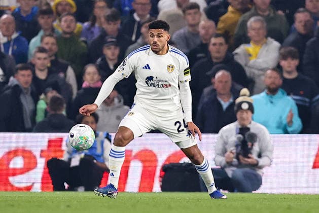 Leeds United v Brentford, Premier League James Justin of Leeds United looks for options during the Leeds United v Brentford Premier League match at Elland Road, Leeds, England on 21 March 2026 Credit: Ryan Crockett Every Second Media Editorial use only. All images are copyright Every Second Media Limited. No images may be reproduced without prior permission. All rights reserved. Premier League and Football League images are subject to licensing agreements with Football DataCo Limited. see https: www.football-dataco.com Copyright: xIMAGO EveryxSecondxMediax ESM-1868-0029 RyanxCrockettx xEveryxSecondxMediax