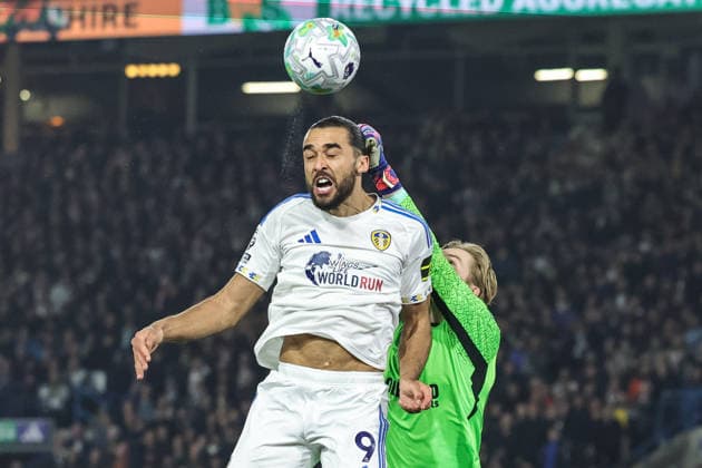 Premier League: Leeds United vs Brentford Dominic Calvert-Lewin of Leeds United and Brentford goalkeeper Caoimhin Kelleher battle for the ball during the Premier League match Leeds United vs Brentford at Elland Road, Leeds, United Kingdom on 21 March 2026 (Photo by Mark Cosgrove News Images) Leeds Elland Road West Yorkshire United Kingdom Copyright: xMarkxCosgrove NewsxImagesx