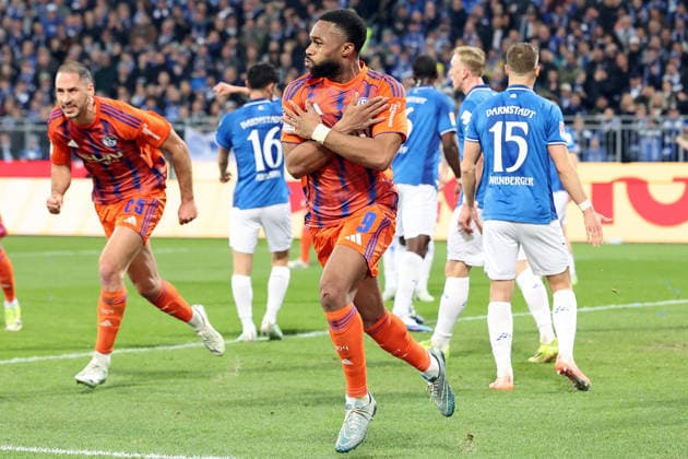 21 03 2026, xrekx, Fußball 2 Bundesliga, SV Darmstadt 98 FC Schalke 04 v l Torjubel nach dem Tor zum celebrating the goal celebrate 0 1 durch Moussa Sylla FC Schalke 04 DFL DFB REGULATIONS PROHIBIT ANY USE OF PHOTOGRAPHS as IMAGE SEQUENCES and or QUASI VIDEO Darmstadt