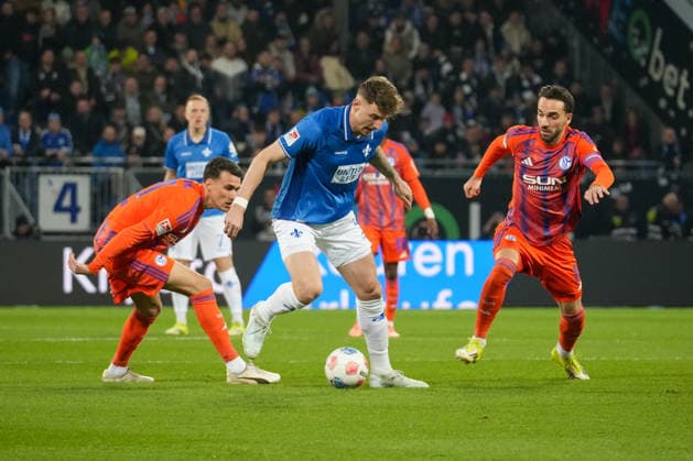 Germany Soccer 2 Bundesliga 2025 26, 27 Matchday SV Darmstadt 98 vs FC Schalke 04 Merck Stadion am Böllenfalltor uca Marseiler SV Darmstadt, 8 vs Dejan Ljubicic Schalke 04, 21 and Kenan Karaman Schalke 04, 19 Copyright: xLennxLübbersx
