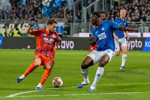 2 Bundesliga SV Darmstadt 98 vs FC Schalke 04, Merck Stadion am Böllenfalltor, 21 03 2026 duel between Patric Pfeiffer SV Darmstadt 98, 6 and Adil Aouchiche FC Schalke 04, 24 2 Bundesliga SV Darmstadt 98 vs FC Schalke 04, Merck Stadion am Böllenfalltor, 21 03 2026 DFB DFL REGULATIONS PROHIBIT ANY USE OF PHOTOGRAPHS AS IMAGE SEQUENCES AND OR QUASI VIDEO Copyright: xBEAUTILUSxSPORTS Hillx